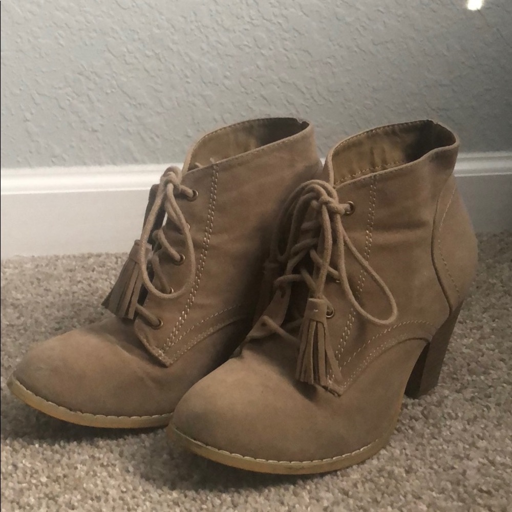 Rue 21 6/7 Tan Heeled Bootie